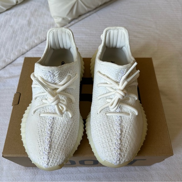 💢OFFERS WELCOME💢 White Yeezy Boost 350 V2 - Picture 5 of 7
